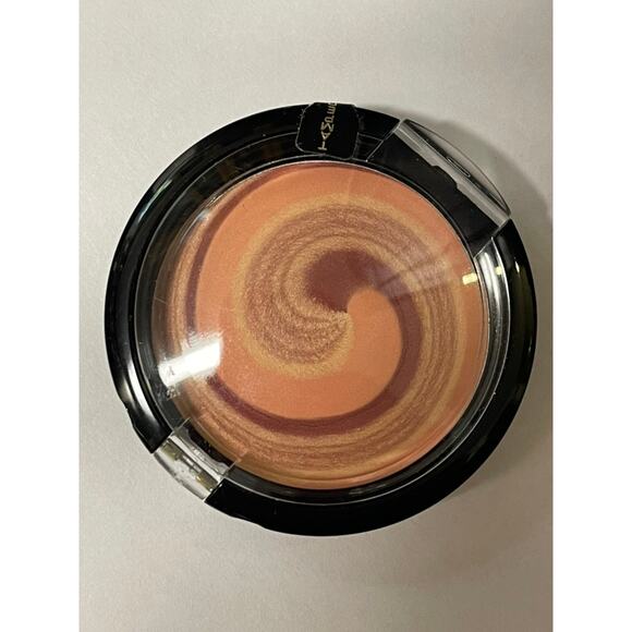 Signature Club A Triple Creme Eyeshadow "Peach Swirl" w/brush # 18 NEW .07 oz - Picture 2 of 2